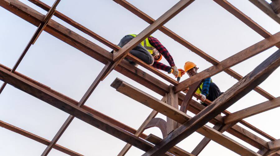 Expert Emergency Roof Repairs services in Smithville, OK